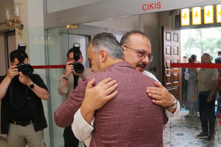 Bursalılar Vali Canbolat'ı Aydın'a uğurladı -