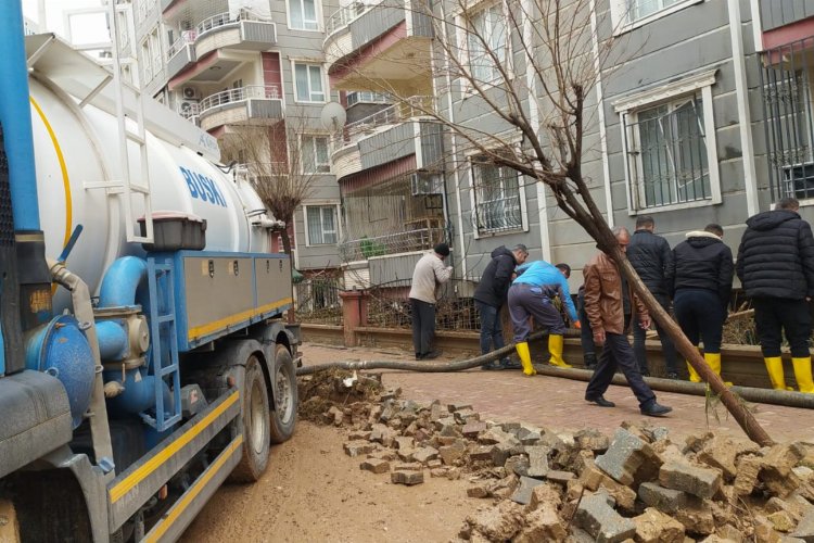 BUSKİ, Şanlıurfa'da selin izlerini siliyor -