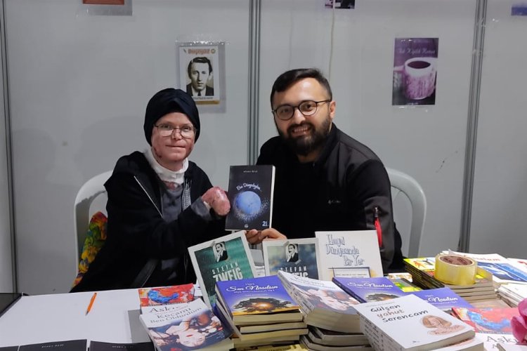 Büşra Özay: “Hayatımı kitaba döktüm” -