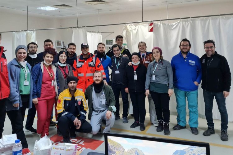 BUÜ’nün gönüllü sağlık ekibi şifa dağıtıyor -