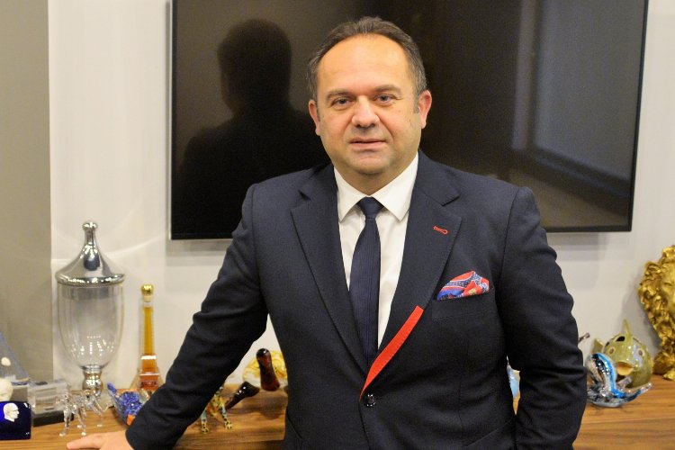 BUYSAD'da Dönmez güven tazeledi -