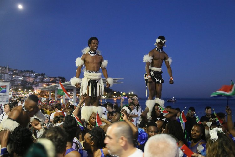 Büyükçekmece'de festival Rio Karnavalını aratmadı -