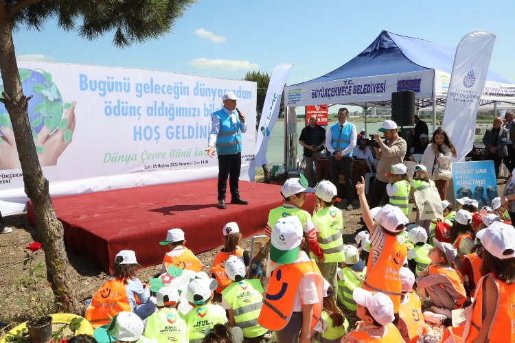 Büyükçekmece'de tonlarca atık toplandı -