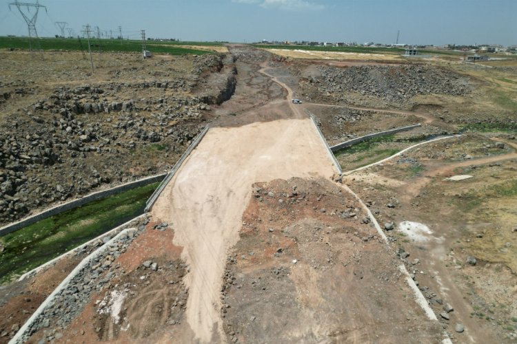 Büyükşehir’den Viranşehir’de yol çalışması -