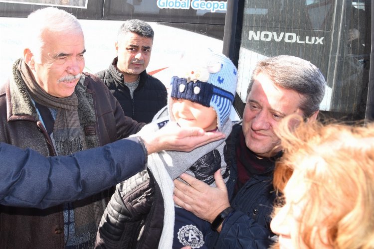 Büyükşehir depremzedeleri Manisa'ya taşıyor -
