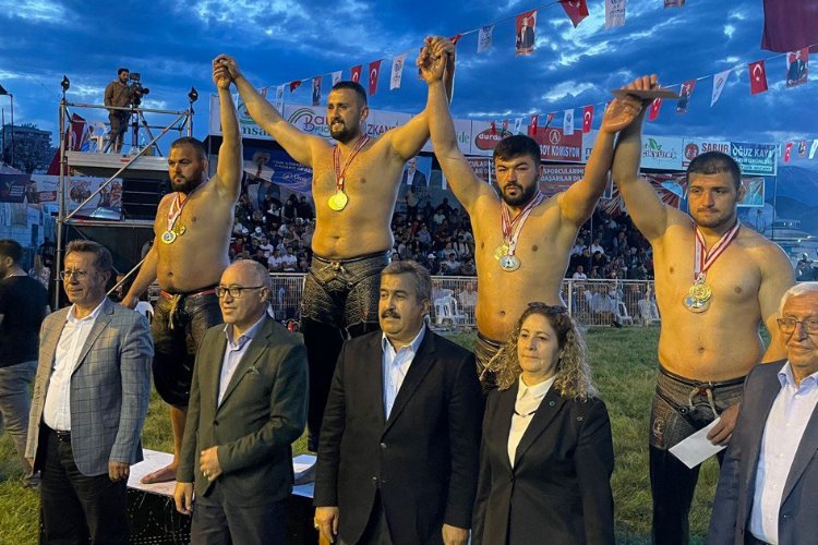 Büyükşehir'in pehlivanı Sakarya'nın gururu oldu -