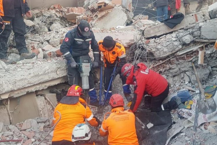 ÇAK ekibi deprem bölgesinde -