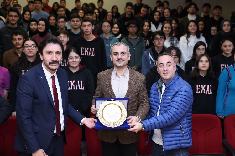 Çayırova'da Başkan Çiftçi'den öğrencilere altın öğütler -