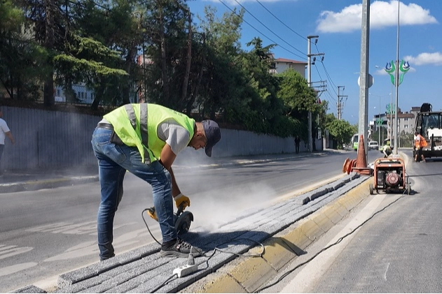 Çayırova’da parklar revize ediliyor -