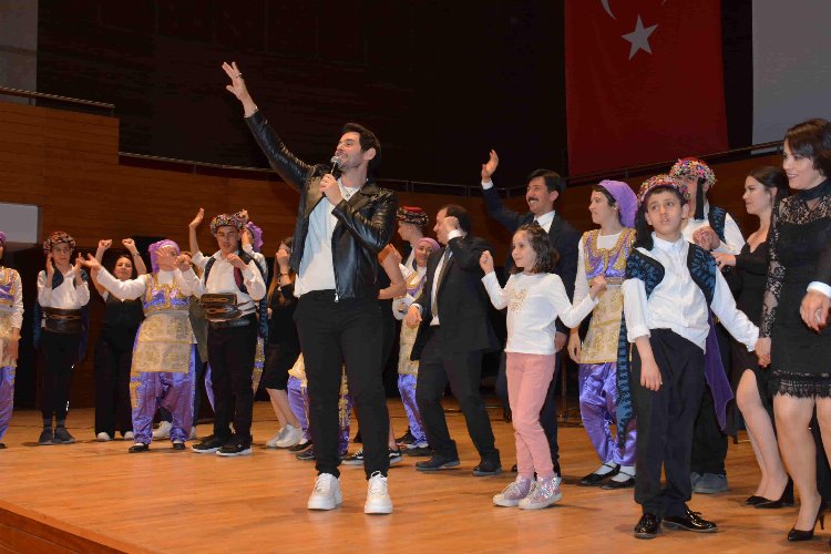 Cem Belevi’den anlamlı konser -