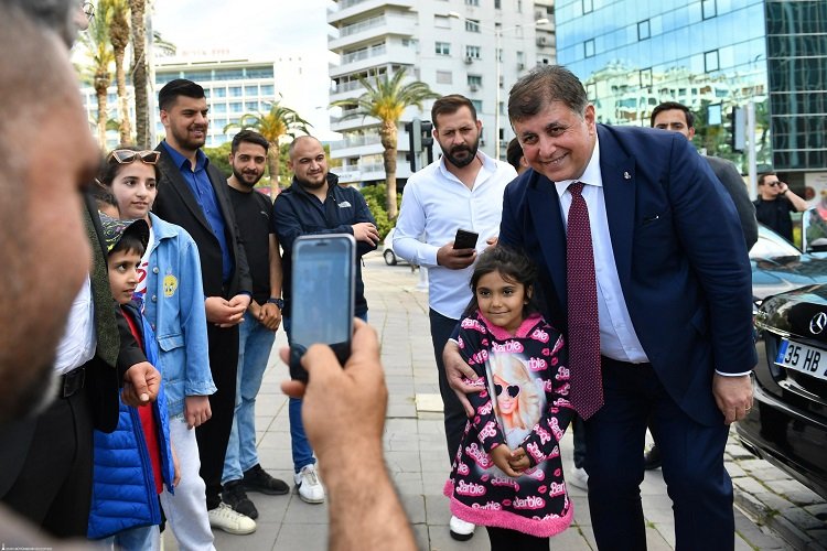 Cemil Tugay'dan Romanlara destek -
