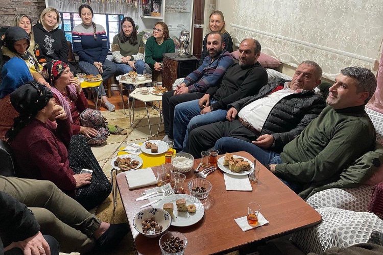 CHP Hopa'da ev ziyaretlerine devam ediyor -