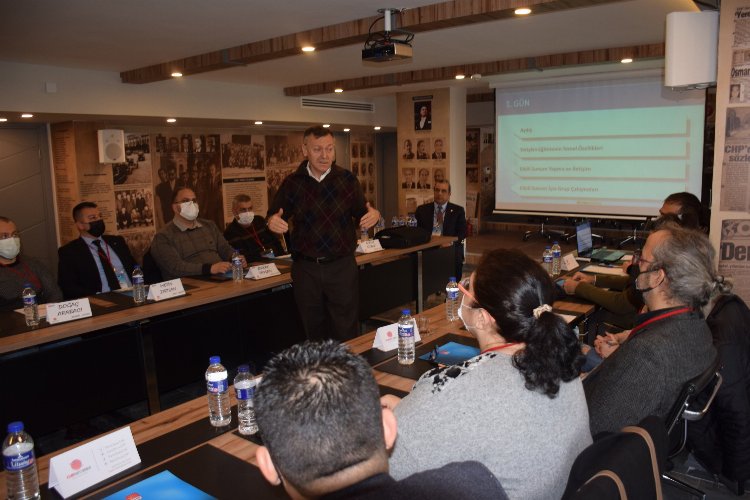 CHP parti eğitmenleri Bursa'da eğitti -