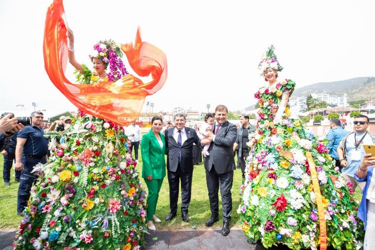 Çiçek Festivali'nde renkli görüntüler -