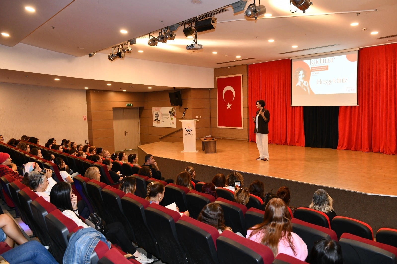 Çiğli'de Sıla Topçam ile masalların büyülü dünyasında yolculuk -