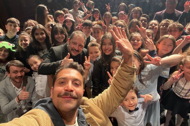 Cihat Süvarioğlu çocuk galasında -