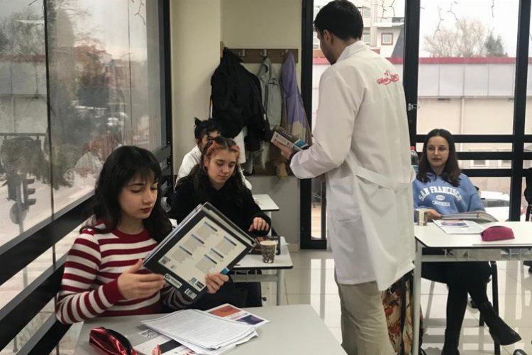 Çınar Akademi'den ara tatilde hediye test kitabı -