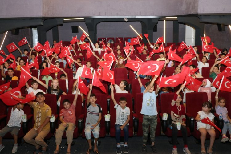 Çocuklara Rafadan Tayfa film ziyafeti -