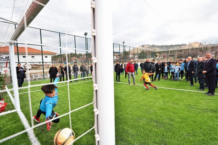 Çocukların halı saha sevinci -