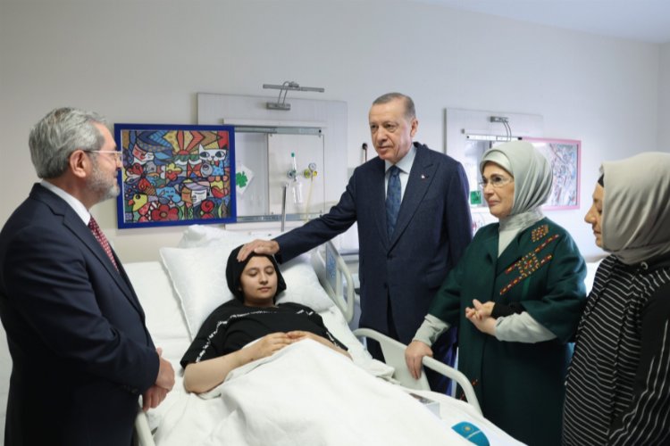 Cumhurbaşkanı Erdoğan, Ankara'da tedavi gören afetzedeleri ziyaret etti -