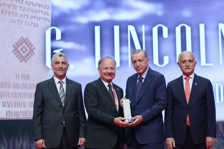 Cumhurbaşkanı Erdoğan Türk dünyasına hitap etti -