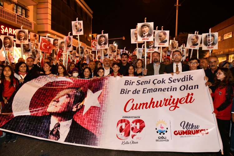 Cumhuriyetin 99'uncu yılı İzmir Çiğli’de coşkuyla kutlandı -