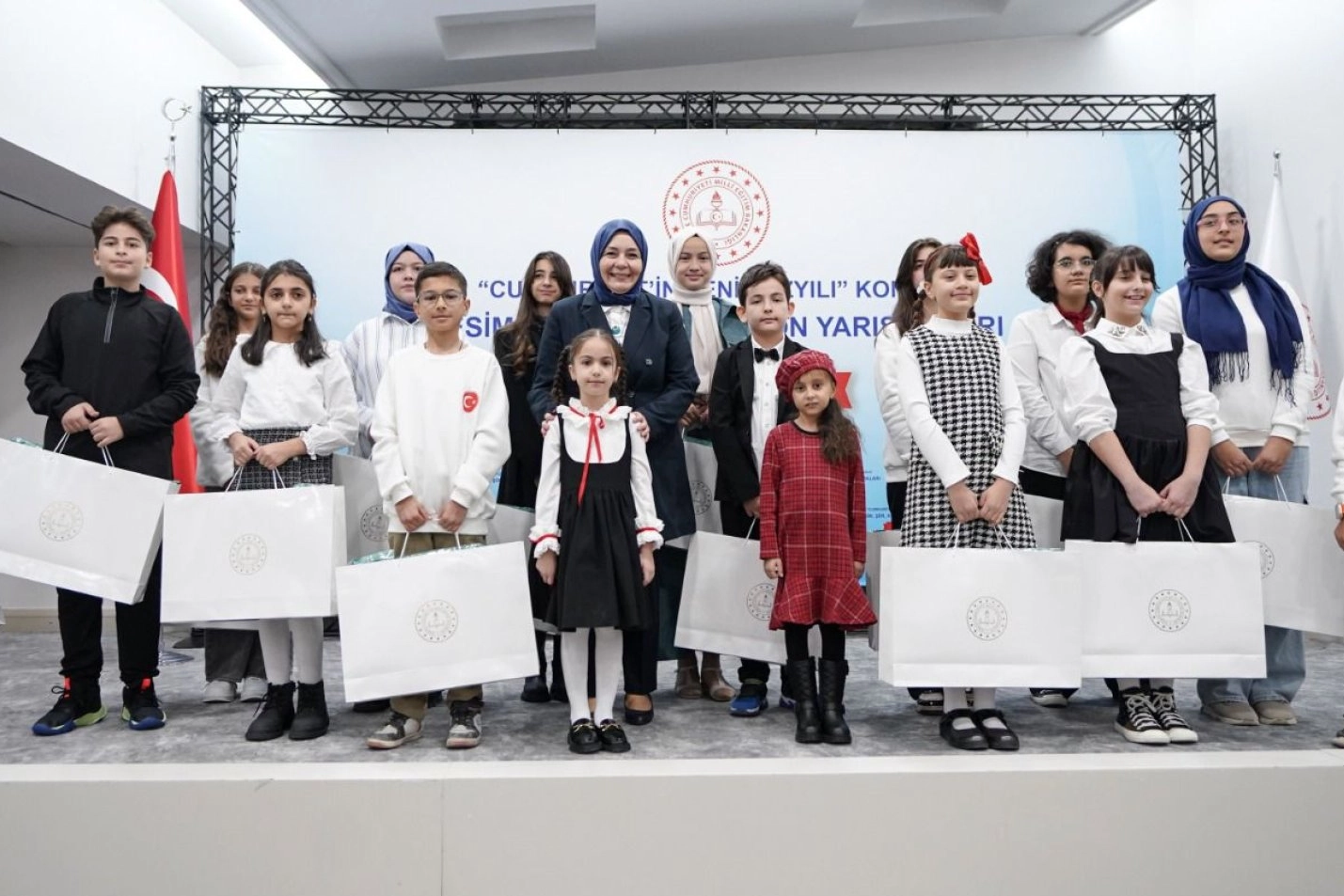 'Cumhuriyetin Yeni Yüzyılı' ödüllendirildi -