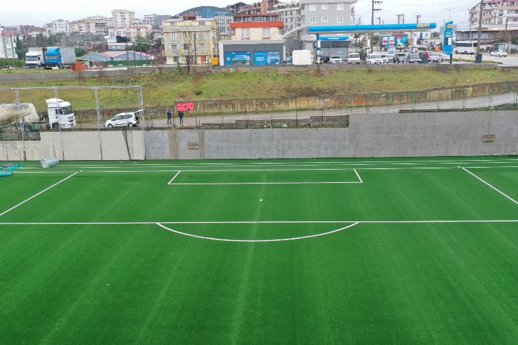 Darıca Nene Hatun Stadı’ndaki batı sahasının çimleri serildi -