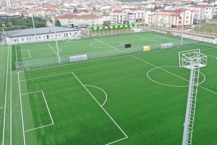 Darıca Nene Hatun Stadı’ndaki doğu sahasının çimleri de tamam -