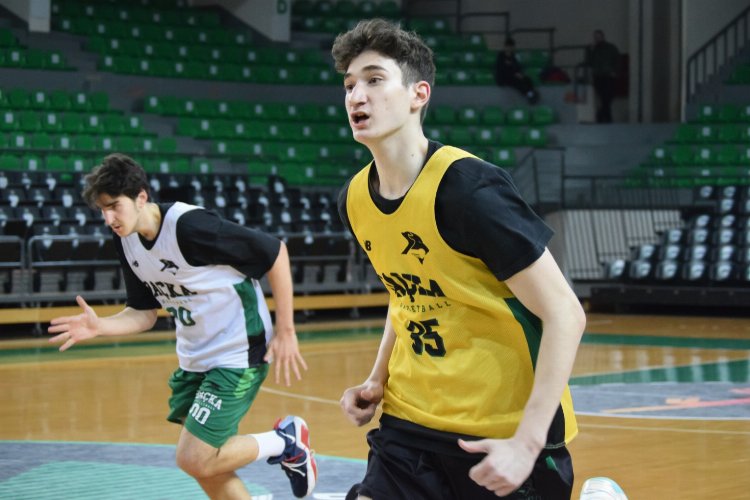 Darüşşafakalı basketbolcuya nazar değdi -