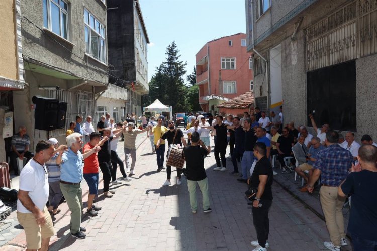 Davullu zurnalı evlerini 'dönüşüm' için teslim ettiler -