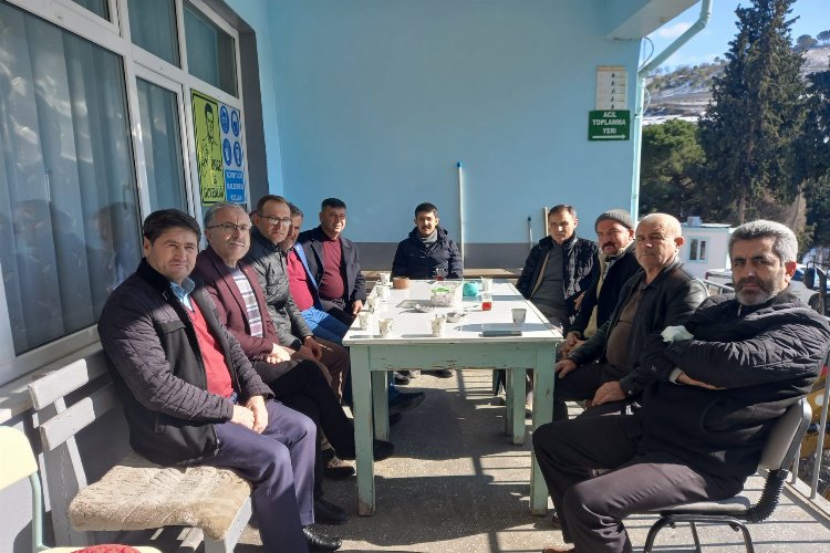 Demircili muhtarlardan Manisa Büyükşehir’e yol teşekkürü -