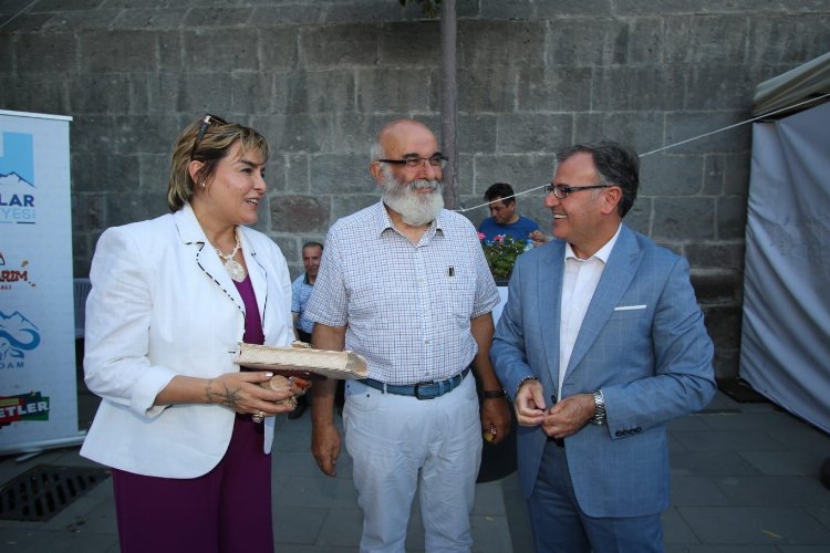 Demokrasinin asıl sahibi halk -