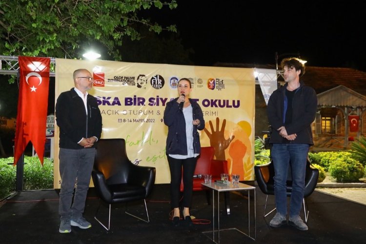 Demokrasinin geleceği İzmir Selçuk'ta konuşuldu -