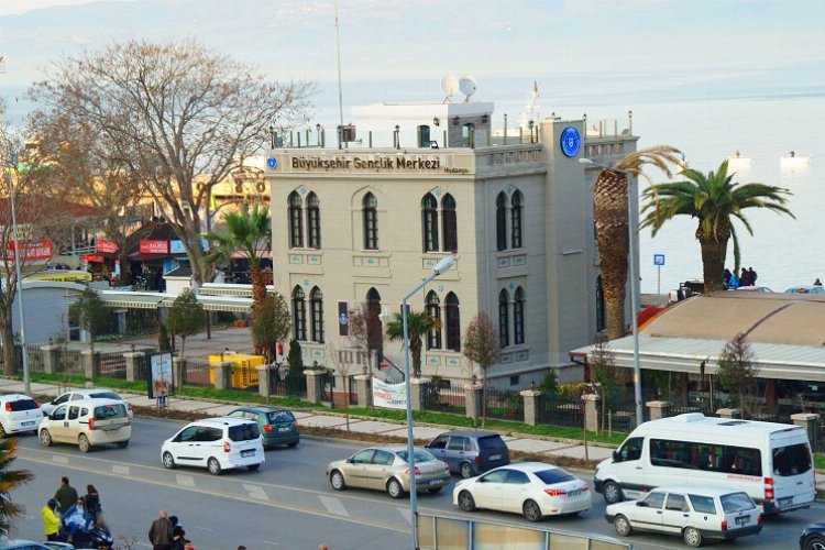Deniz manzarası eşliğinde ders çalışma imkanı -
