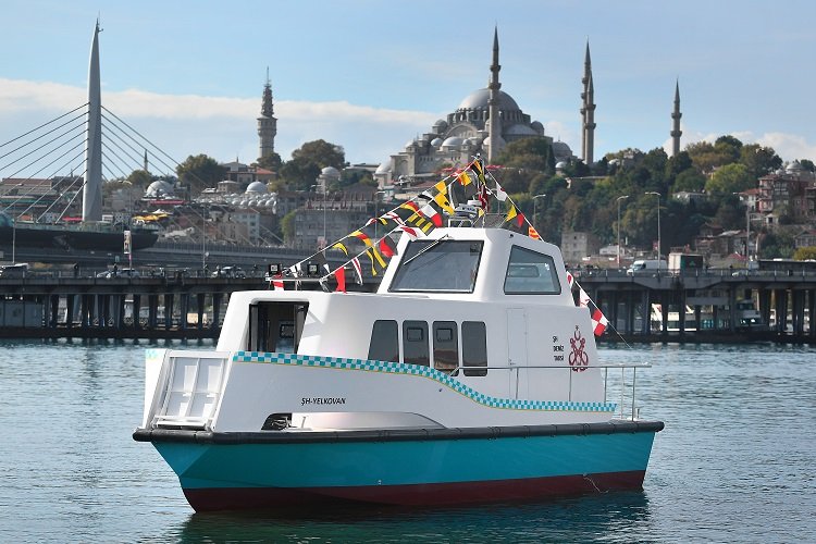 Deniz taksiler trafiğe meydan okuyor -