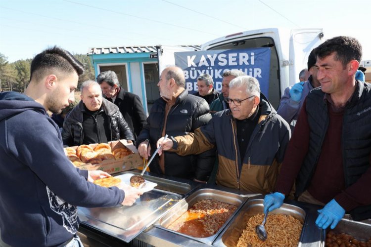 Deprem bölgesinde iftar Kayseri Büyükşehir'den -