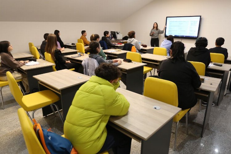 Depremzede gençlere eğitim desteği -