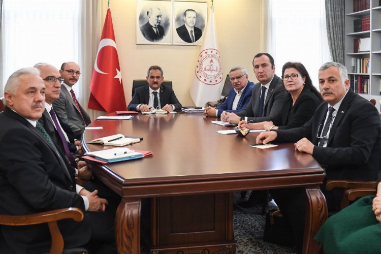 Depremzede öğretmenlere tayin kolaylığı -