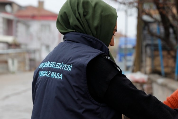 Depremzedelere Nevşehir'den yardım kolisi -