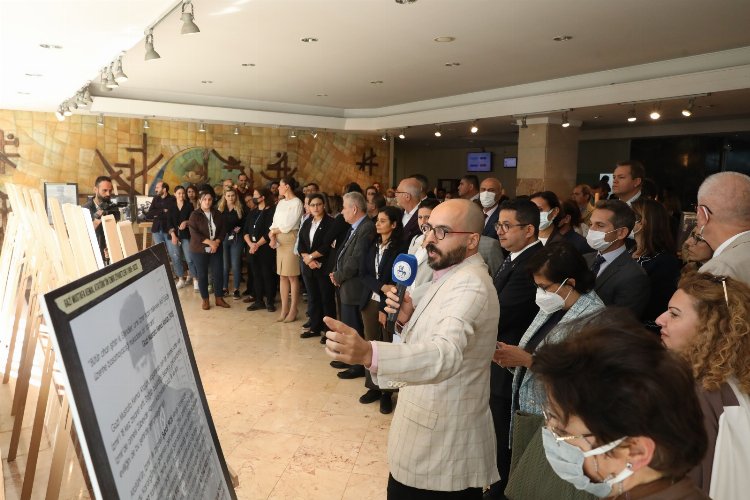 DEÜ'den anlamlı Atatürk sergisi -