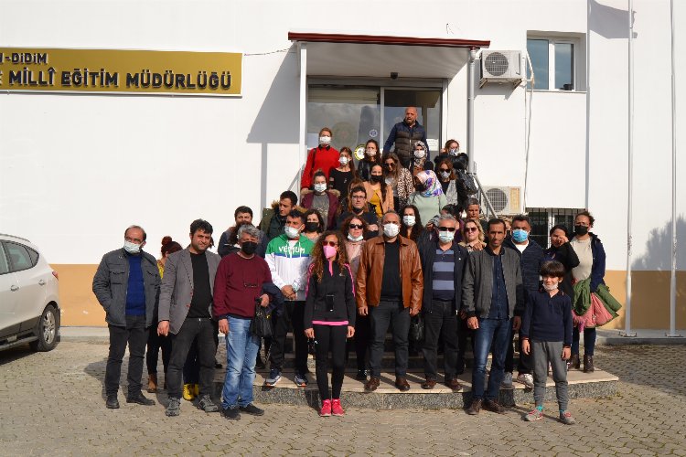 Didim'de görevden alınan müdür için bir araya geldiler -