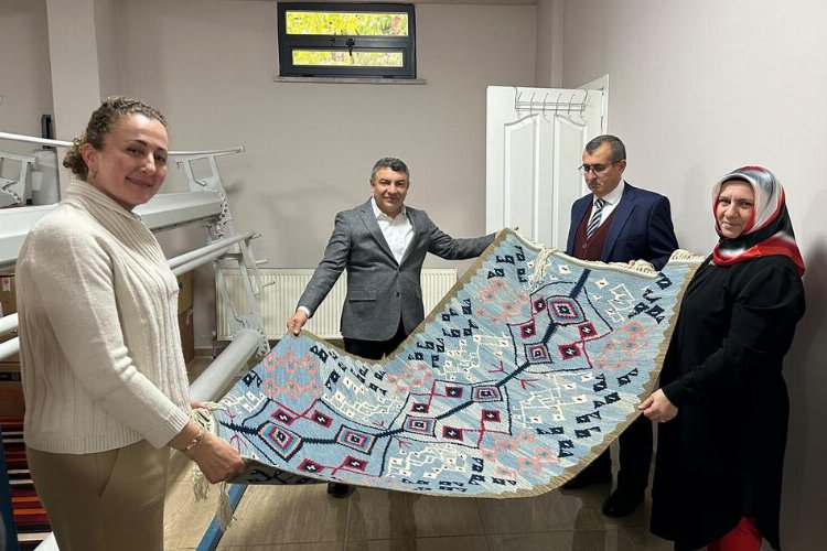 Dilovası'nda ilk halı tezgahtan indi -
