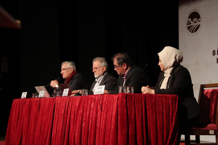 Diriliş Mimarı Sezai Karakoç AKM’de konuşuldu -