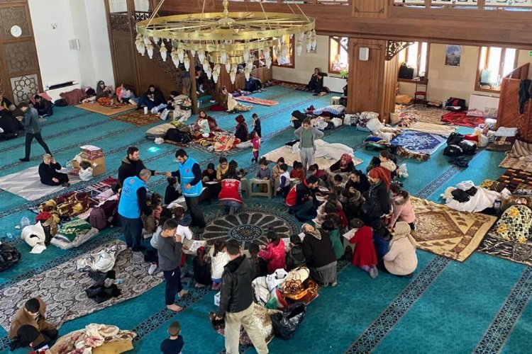 Diyanet 11 ilde 380 bine yakın depremzedeye kapı açtı -