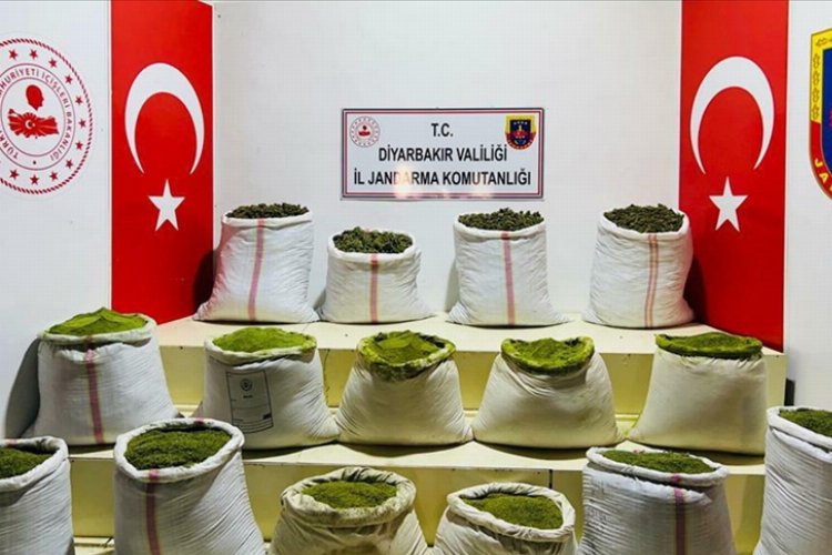 Diyarbakır 'Abluka'sında kilolarca uyuşturucu maadde ele geçirildi -