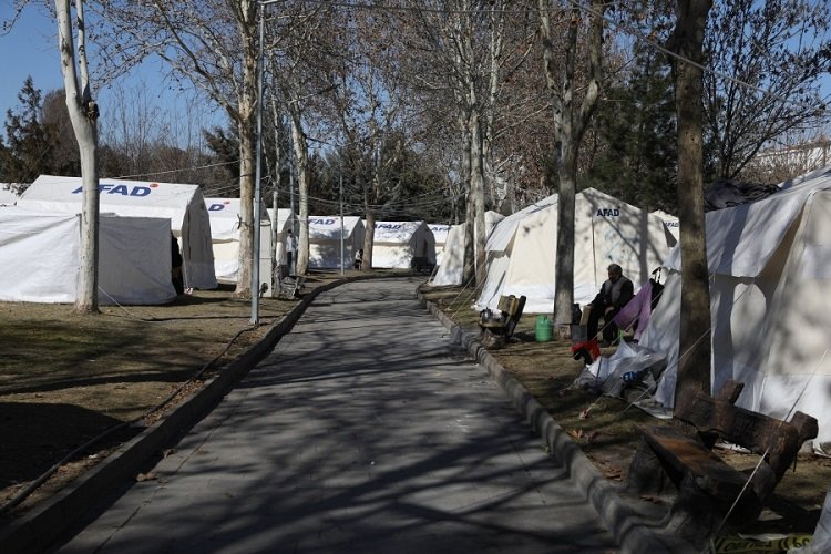Diyarbakır Büyükşehir'den çadır kente yoğun ilgi -