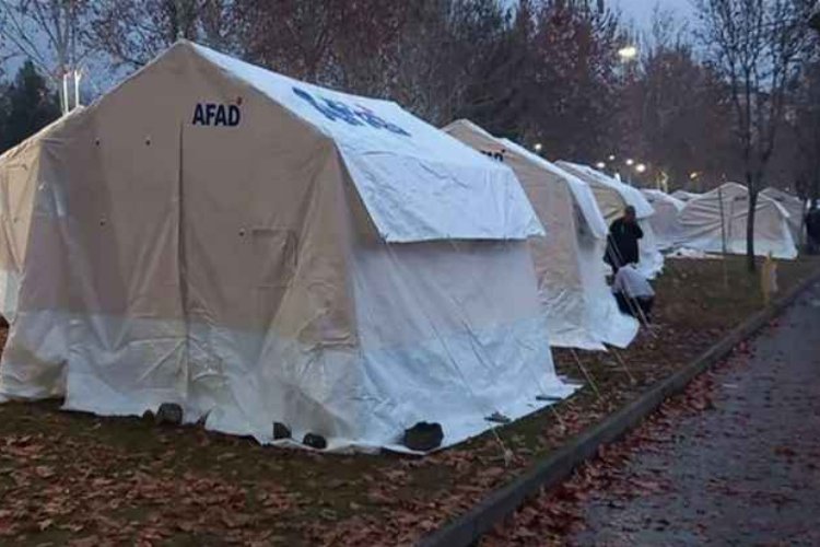 Diyarbakır'da 942 çadır depoya kaldırıldı -