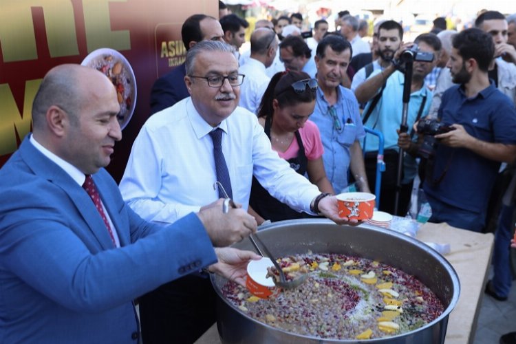 Diyarbakır'da aşure ikramı -