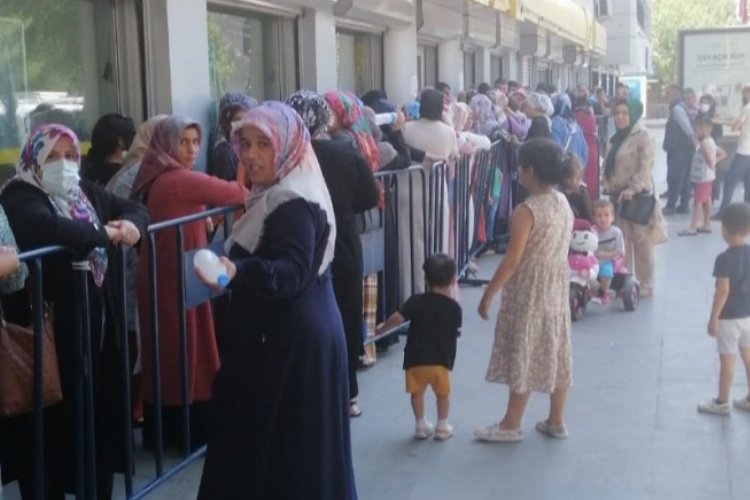 Diyarbakır'da PTT kuyruğu... Sosyal destek eziyete dönüştü! -